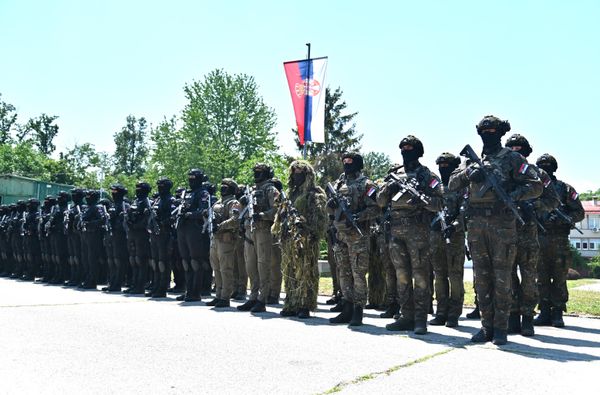 Захтевне психофизичке изазове тронедељног дрила, многи кандидати не могу да издрже. Они који прођу, упућују се на жандармеријски курс након чијег завршетка ће моћи да носе чизме српског жандарма. - Sputnik Србија