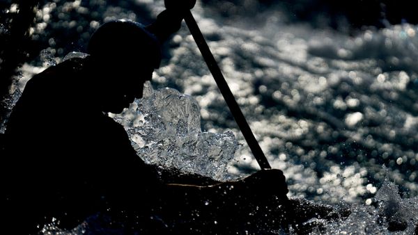 Павел Ајгел, руски спортиста и члан репрезентације Русије у кану слалому, током тренинга уочи такмичења на XXXII Летњим олимпијским играма у Токију. Павел Ајгел, руски спортиста и члан репрезентације Русије у кану слалому, током тренинга уочи такмичења на XXXII Летњим олимпијским играма у Токију. - Sputnik Србија