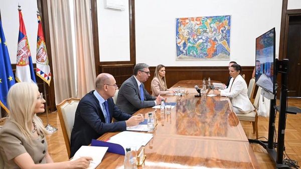 Председник Србије Александар Вучић са представницима Канцеларије Светске здравствене организације у Србији - Sputnik Србија