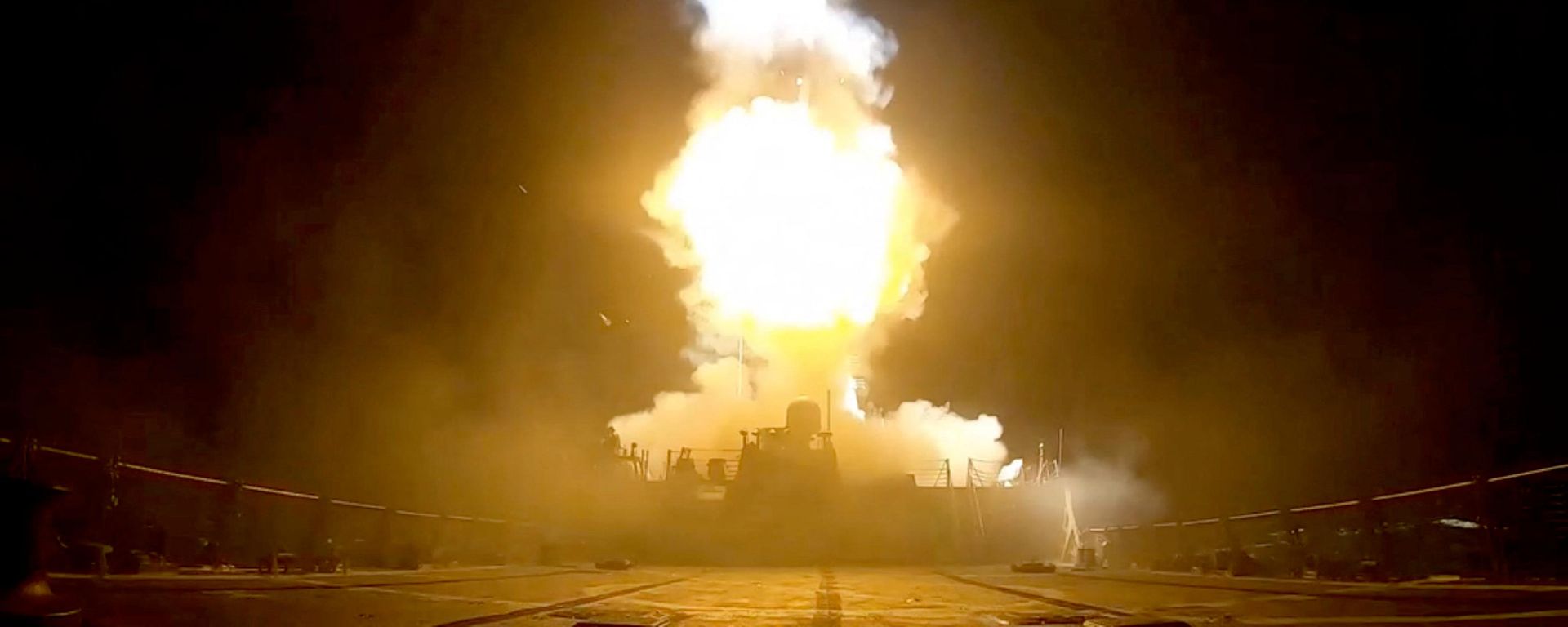 Американские военные наносят удар по Ирану Американские военные наносят удар по Ирану - Sputnik Србија, 1920, 18.07.2026