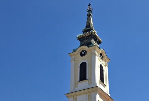Када је молба услишена, звона су наставила да звоне, али овај пут у част победе. Декрет никада није повучен, па тако и данас, 570. година касније, широм хришћанског римокатоличког света, звона свих цркава звоне у подне, у част, храбрих бранилаца Београда - Sputnik Србија