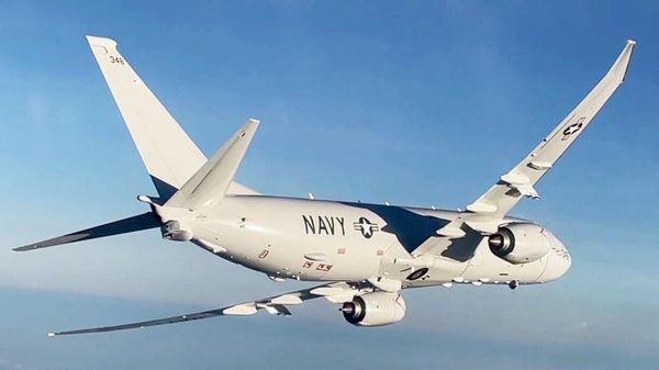 Ruski Su-30 pratili američki Boing P-8 Posejdon iznad Crnog mora. - Sputnik Srbija