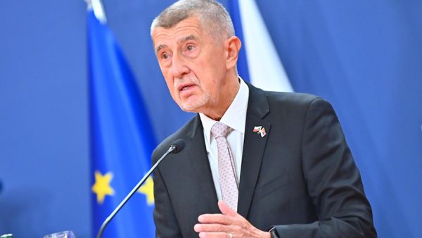 Чешки премијер упозорава: Свет клизи у пакао