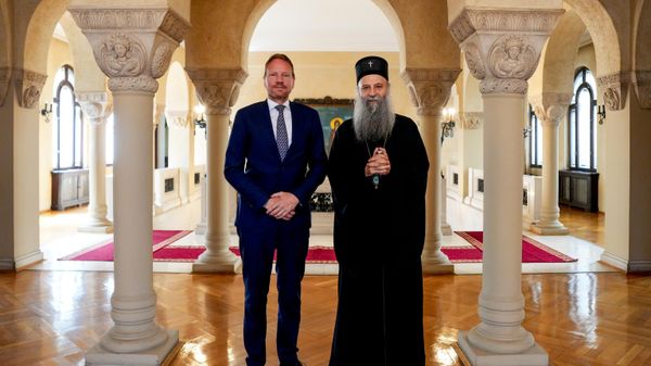 Patrijarh srpski Porfirije sa Milanom Antonijevićem  - Sputnik Srbija