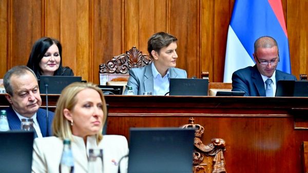 У току ванредна седница Скупштине о неповерењу Влади Србије
