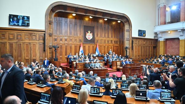Настављена ванредна седница Скупштине о неповерењу Влади Србије