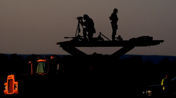 Agenti Tajne službe stoje na straži na međunarodnom aerodromu u SAD - Sputnik Srbija