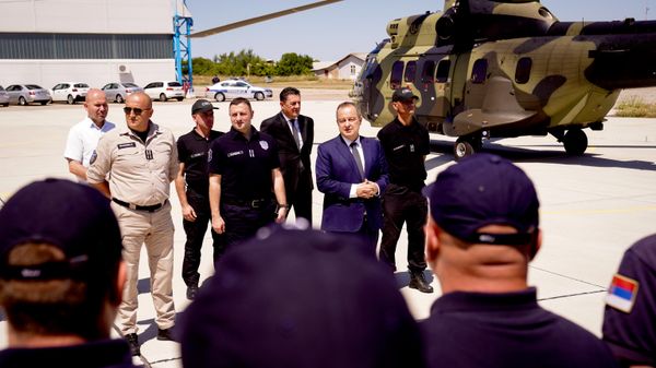 Helikopter i kamioni sa vatrogascima krenuli za Španiju - Sputnik Srbija
