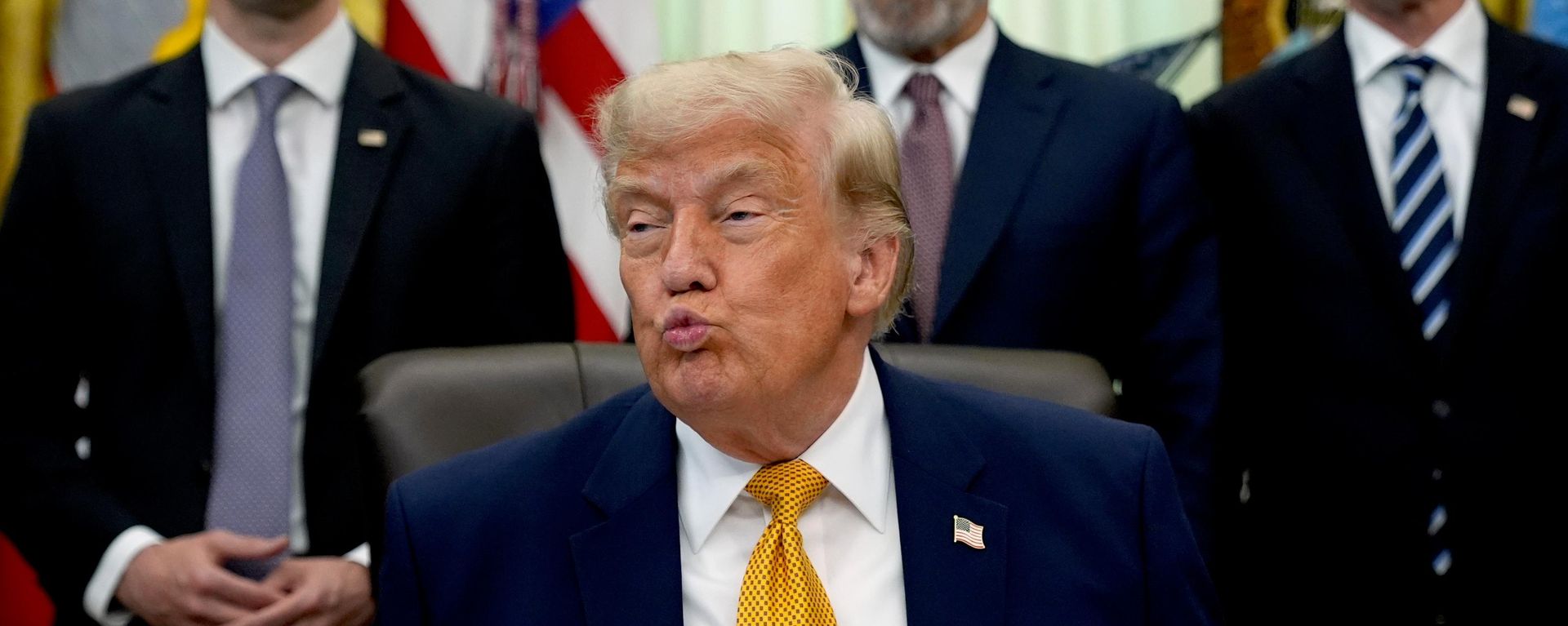Президент Дональд Трамп выступает в Овальном кабинете Белого дома - Sputnik Србија, 1920, 28.07.2026
