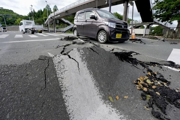 Локалне власти саопштиле су да су две жене погинуле, једна је пронађена без свести, док је још пет особа повређено. - Sputnik Србија