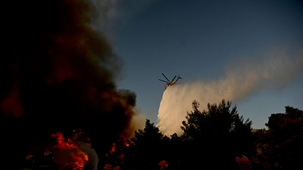 Helikopter hasi požar u Grčkoj - Sputnik Srbija