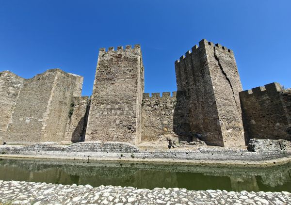 Koliko se naporno radilo pokazuje to što je Mali grad završen u leto 1430. za manje od dve godine. Dokaz o završetku gradnje daje nam zapis izveden u vizantijskom stilu, crvenom opekom na najvišoj kuli gradskog platna - Sputnik Srbija