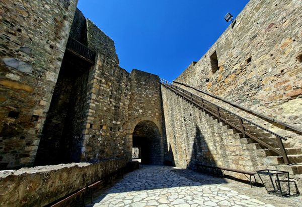 Pripreme za gradnju počele su krajem 1428, sama gradnja je otpočela u proleće 1429, a radovi su završeni 1430. godine izgradnjom Malog grada u kome se nalazio dvor despota Đurđa. - Sputnik Srbija