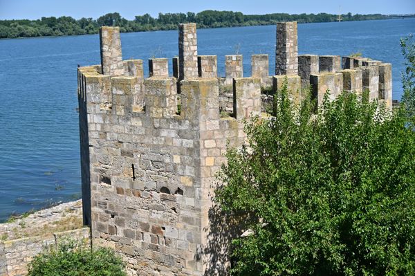 Od ostataka srušene crkve, Osmanlije su podigle Vodenu kulu na ušću Jezave u Dunav. Vodena kula je jedna od tri artiljerijske kule koje su Turci podigli u svakom uglu tvrđave - Sputnik Srbija