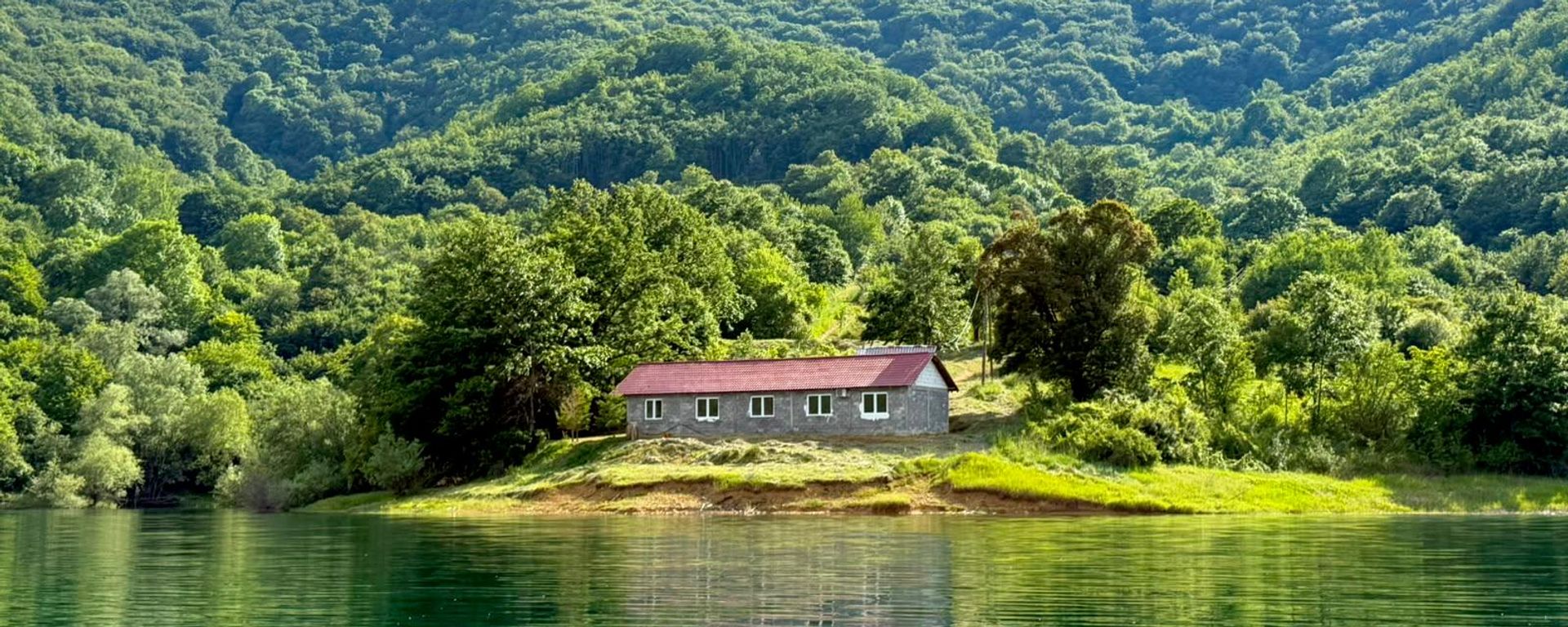 Selo Rezala na Kosovu i Metohiji i crkveni dom koji je na udaru Prištine za rušenje Selo Rezala na Kosovu i Metohiji i crkveni dom koji je na udaru Prištine za rušenje - Sputnik Srbija, 1920, 04.08.2026