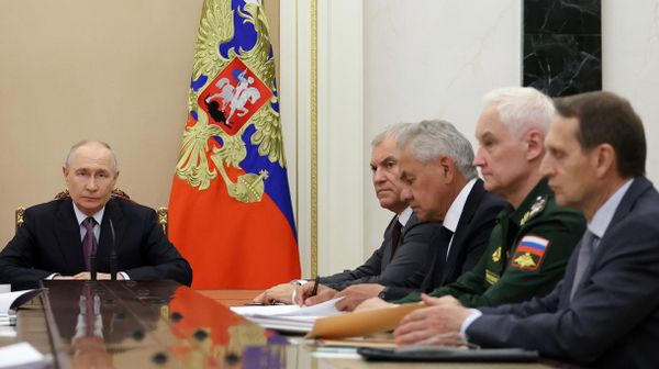 Ruski predsednik Vladimir Putin na sastanku sa članovima Saveta bezbednosti - Sputnik Srbija