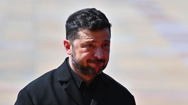 Западни медији: Зеленском је време истекло, треба добровољно да поднесе оставку