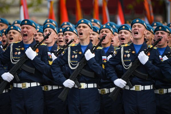Кадети Војноваздухопловне академије „професор Н. Е. Жуковски и Ј. А. Гагарин“ на војној паради поводом 77. годишњице победе у Великом отаџбинском рату. Кадети Војноваздухопловне академије „професор Н. Е. Жуковски и Ј. А. Гагарин“ на војној паради поводом 77. годишњице победе у Великом отаџбинском рату. - Sputnik Србија