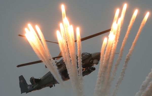 Борбени хеликоптер Ка-52 „алигатор“ током сверуске етапе међународног такмичења „Авиадартс 2016“ на полигону Ваздушно-космичких снага Руске Федерације „Чауда“ код Феодозије. Борбени хеликоптер Ка-52 „алигатор“ током сверуске етапе међународног такмичења „Авиадартс 2016“ на полигону Ваздушно-космичких снага Руске Федерације „Чауда“ код Феодозије. - Sputnik Србија