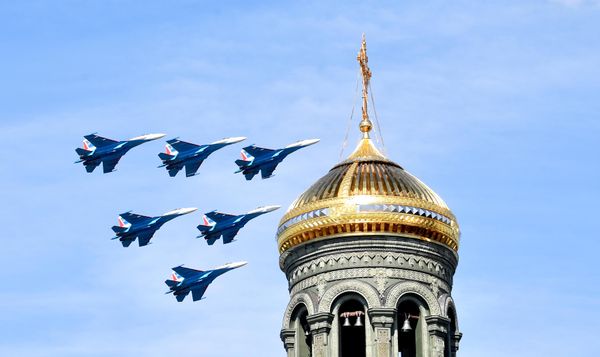 Пилотажна група „Руски витезови“ лети на авионима Су-30СМ током демонстрационог наступа на свечаности поводом обележавања 110. годишњице Ратног ваздухопловства у војно-патриотском парку Оружаних снага Русије Патриот у Одинцову. Пилотажна група „Руски витезови“ лети на авионима Су-30СМ током демонстрационог наступа на свечаности поводом обележавања 110. годишњице Ратног ваздухопловства у војно-патриотском парку Оружаних снага Русије Патриот у Одинцову. - Sputnik Србија