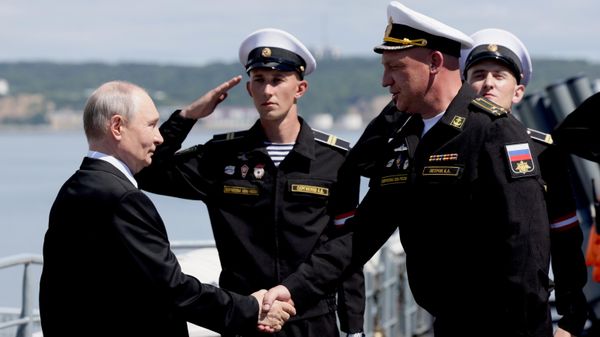 Путин на војним вежбама Тихоокеанске флоте - Sputnik Србија