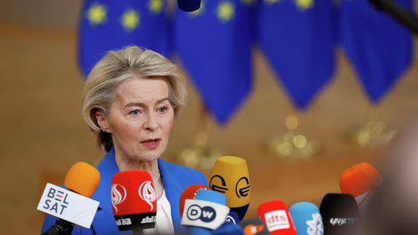 Glava Evrokomissii Ursula fon der Lяйen vo vremя sammita ES v Brюssele - Sputnik Srbija