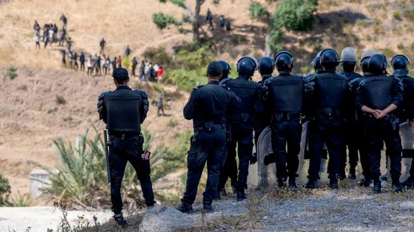 Fuerzas de seguridad evitaron que migrantes marroquíes viajaran a Ceuta. - Sputnik Srbija