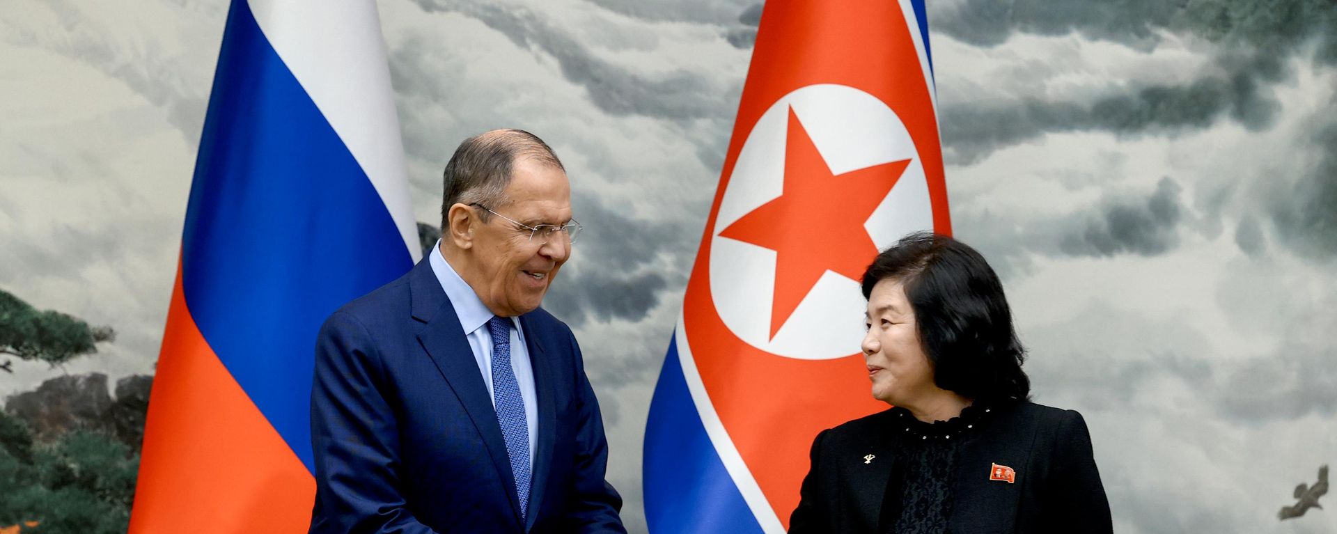 Sergej Lavrov i  Čoe Son Hu - Sputnik Srbija, 1920, 18.08.2026