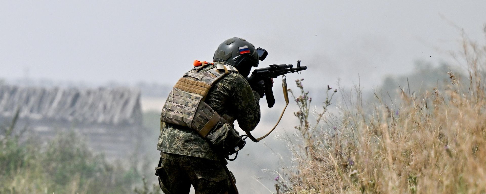 Ruski vojnik u zoni specijalne vojne operacije Ruski vojnik u zoni specijalne vojne operacije - Sputnik Srbija, 1920, 03.09.2026