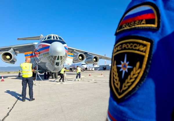 Ruski avion za gašenje požara „iljušin 76“, koji je u sredu sleteo na niški aerodrom, učestvovaće u  gašenju požara u Deliblatskoj peščari. - Sputnik Srbija