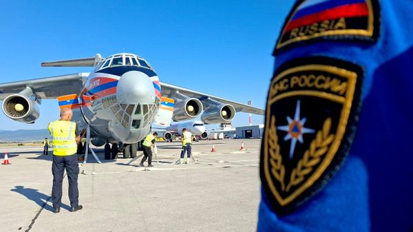 „Иљушин“ креће у акцију: Руски авион почео са гашењем пожара у Делиблатској пешчари /фото, видео/