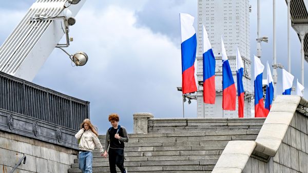 Русија слави Дан државне заставе