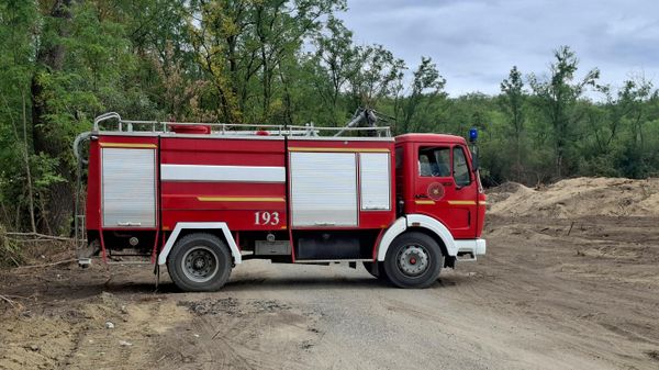 Пожар на Сувој планини и даље активан, проглашена ванредна ситуација у делу Нишке Бање