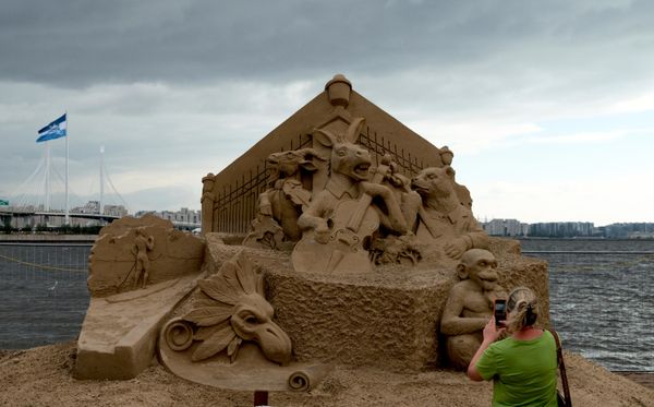 Životinjski svet od peska deo je ovogodišnjeg festivala skulptura u Sankt Peterburgu. - Sputnik Srbija