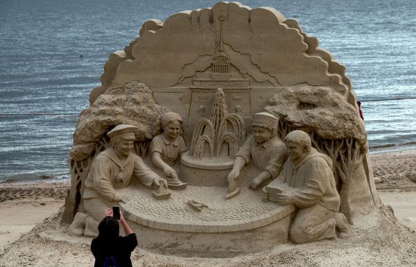 Ovogodišnji festival fokusira se na temu „Sankt Peterburg: Petar. Od kamena temeljca do nebodera”. - Sputnik Srbija