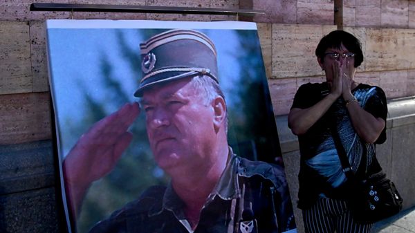 Građani Srpske odaju počast generalu Ratku Mladiću. - Sputnik Srbija