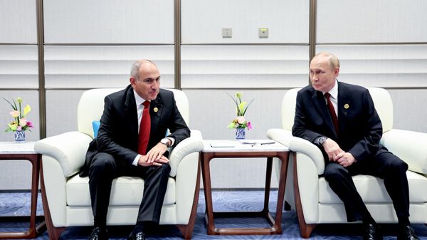 Premijer Jermenije Nikol Pašinjan i predsednik Rusije Vladimir Putin - Sputnik Srbija