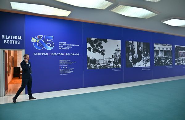 I baš kao pre 65 godina, zgrada SIV-a (današnja Palata Srbija) bila je mesto susreta diplomata - Sputnik Srbija