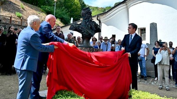 Otkrivanje spomen- biste grofu Nikolaju Rajevskom u porti manastira Svetog Romana Đuniškog - Sputnik Srbija