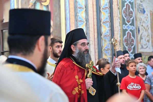 Obeležavanje je započeto Svetom arhijerejskom liturgijom u hramu Svete Trojice, koju je služio Arhiepiskop i Mitropolit niški Arsenije - Sputnik Srbija
