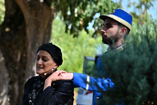Posebne emocije probudila je  glumica u ulozi majke Rajevskog, koja je, govoreći o svom dolasku u Srbiju kako bi preuzela njegove posmrtne ostatke, verno dočarala bol majke za izgubljenim sinom  - Sputnik Srbija