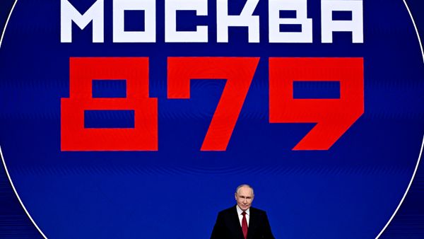 Путин: Све тешкоће и изазови су пролазни, само су Русија и Москва вечне