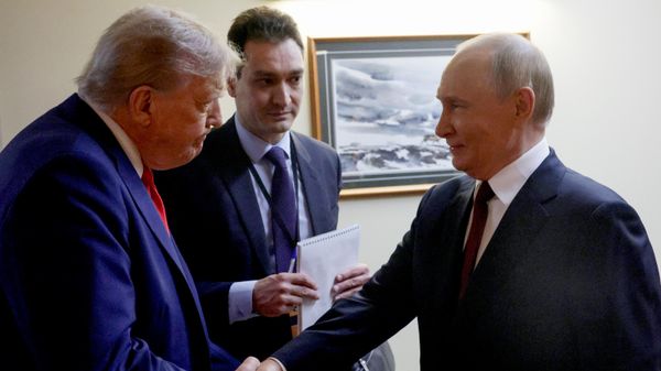 Predsednici SAD i Rusije, Donald Tramp i Vladimir Putin, na samitu u Enkoridžu Predsednici SAD i Rusije, Donald Tramp i Vladimir Putin, na samitu u Enkoridžu - Sputnik Srbija