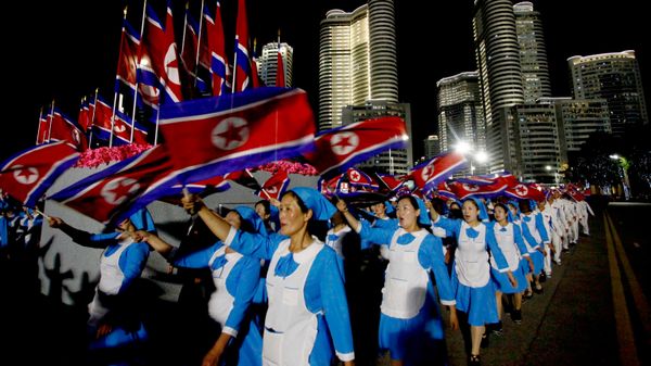 Prazdničnыe meropriяtiя po slučaю 78-й godovщinы osnovaniя KNDR na ploщadi Kim Ir Sena v Phenьяne - Sputnik Srbija