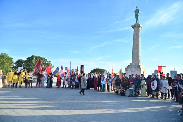 Četvrti po redu Viteški festival organizovalo je Udruženje za očuvanje starih zanata i veština Beli orlovi, zajedno sa Gradom Beogradom i JP Beogradska tvrđava. - Sputnik Srbija