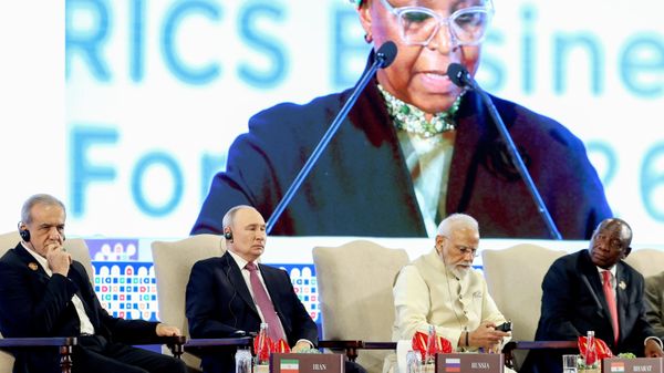 Predsednik Irana Masud Pezeškijan, ruski predsednik Vladimir Putin, premijer Indije Narendra Modi i predsednik Južnoafričke Republike Siril Ramafoza. - Sputnik Srbija