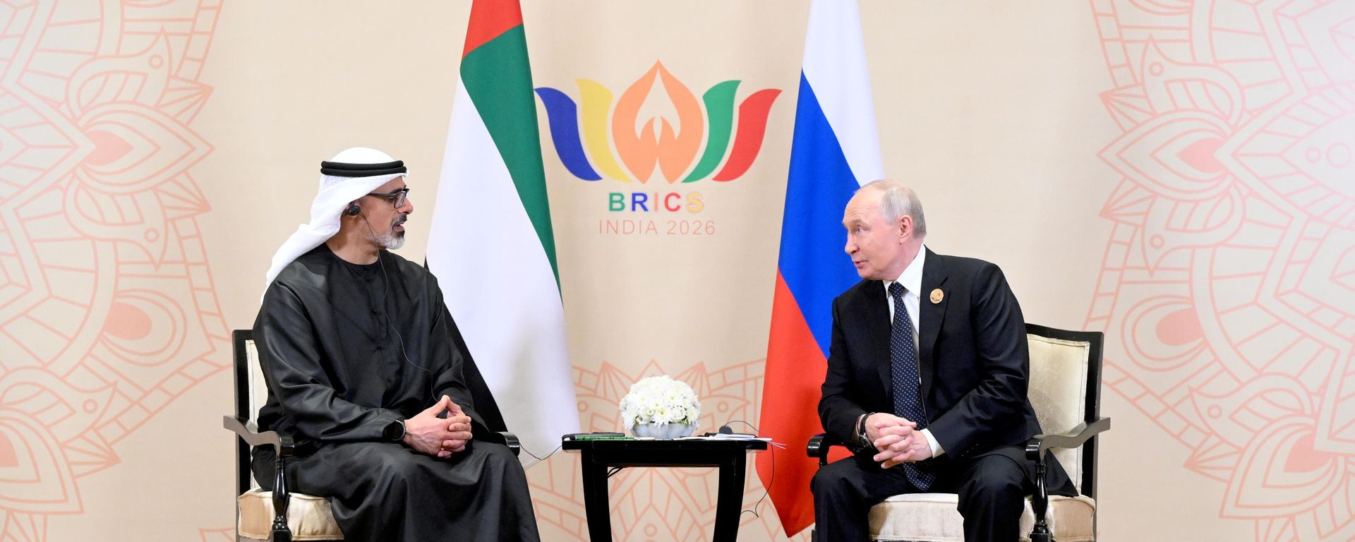 Predsednik Rusije Vladimir Putin i prestolonaslednik Abu Dabija Haled bin Muhamed bin Zajed el Nahjan - Sputnik Srbija, 1920, 12.09.2026