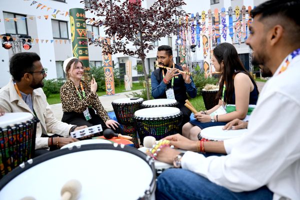 Posetioce očekuje više od 100 kulturnih događaja, od nacionalnih igara i muzičkih nastupa do predstavljanja tradicionalnih zanata. - Sputnik Srbija