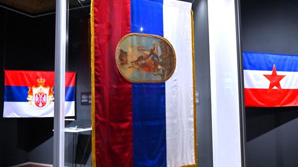 Boje koje povezuju vekove: Izložba posvećena srpskoj zastavi  - Sputnik Srbija