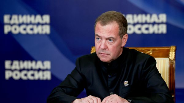 Медведев уочи парламентарних избора: Русија ће или бити велика сила или је неће бити